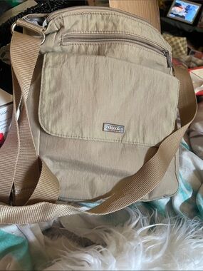 Baggallini Tan Crossbody Messenger Bag for